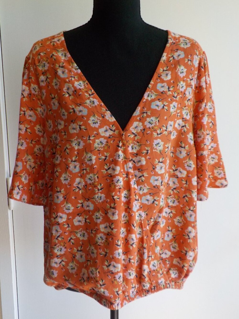 Sanctuary Blouse - Medium - Orange Flower Short Sleeve Ruffle Crossover (2588)